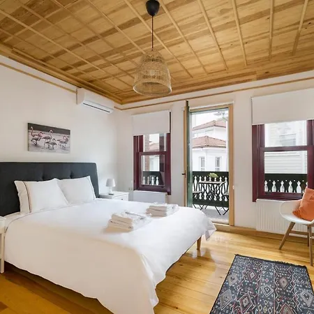 Newly Renovated Lavish Historic 6br House 102 Сasa de vacaciones *