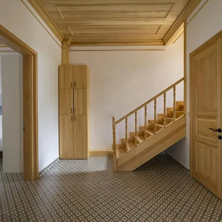 Сasa de vacaciones Newly Renovated Lavish Historic 6br House 102